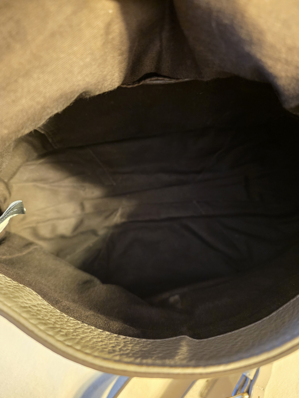 Nuts in a Basket Marc by Marc Jacobs Natasha Gray Pebbled Leather Crossbody Bag - Picture 8 of 9